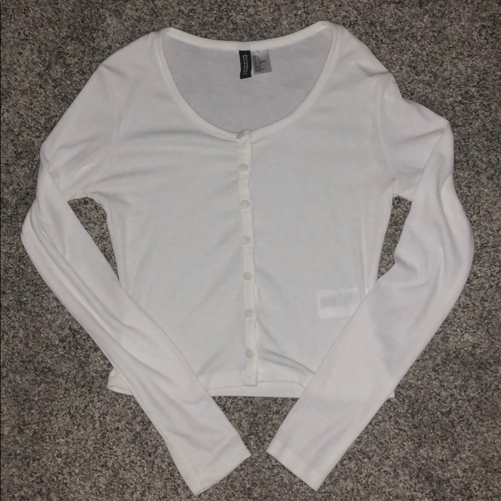 🍾White button up crop top!
